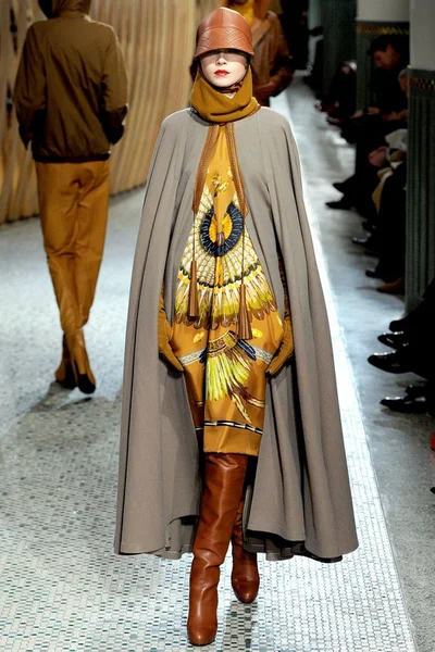 Look 19